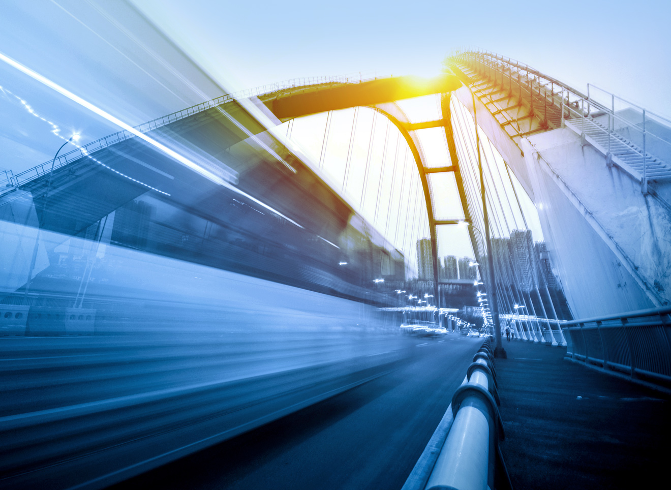 Dynamische Verkehrsszene als Sinnbild für fortschrittliche Technologien