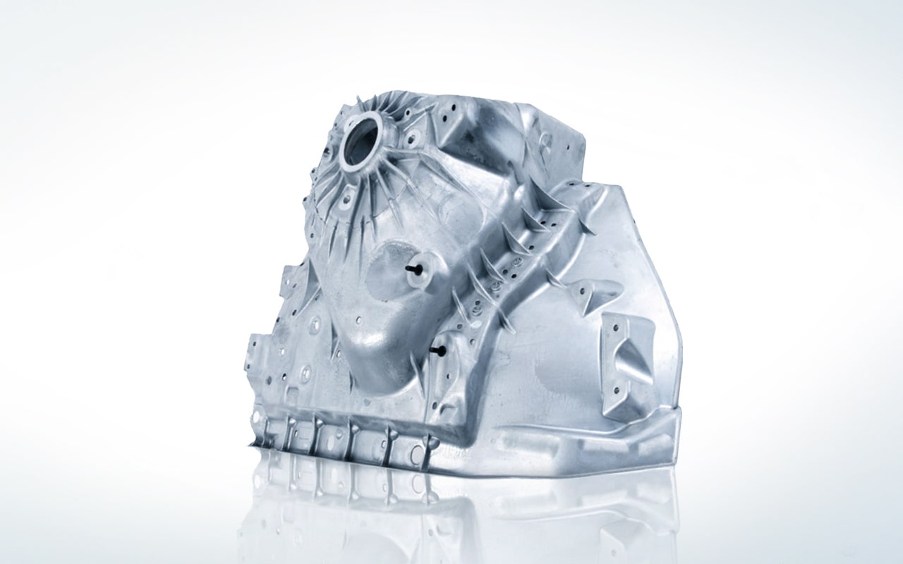 Industriell gereinigtes Aluminiumbauteil als Vorbereitung für weitere Prozesse