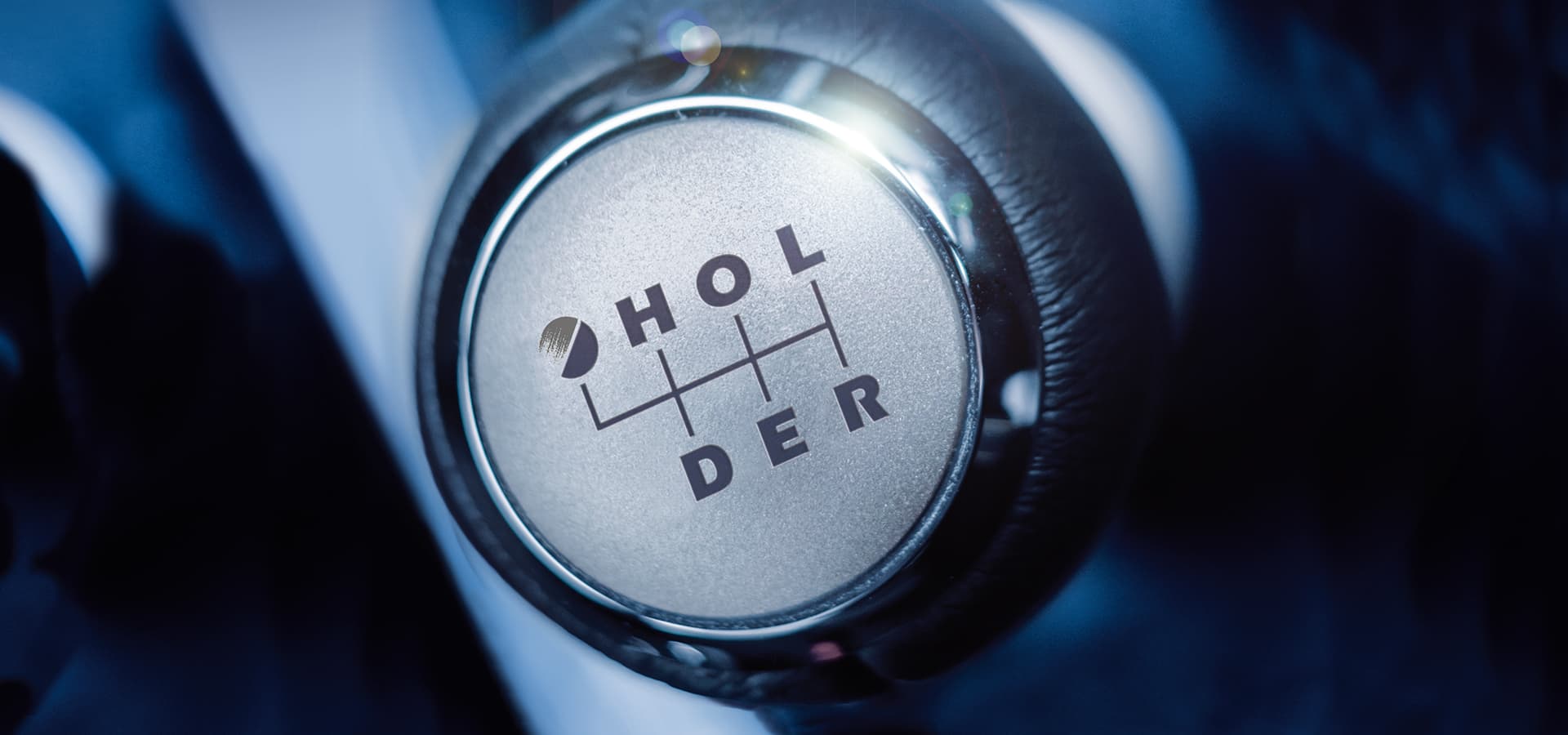 Detailaufnahme mit Holder-Schriftzug